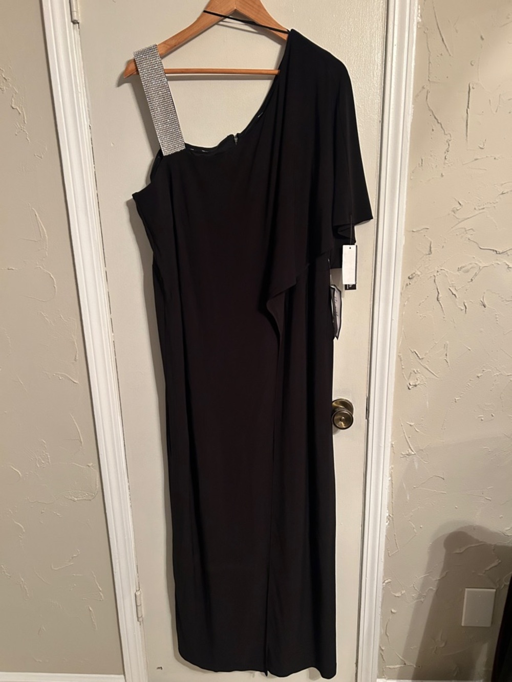 One-Shoulder Black Evening Pants suit with Embellished Strap